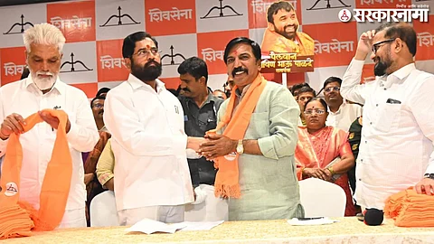 Eknath Shinde : उद्धव ठाकरेंच्या शिवसेनेला मोठा धक्का; भाजपला हुलकावणी देत शिंदे अखेर शिंदेंकडेच!