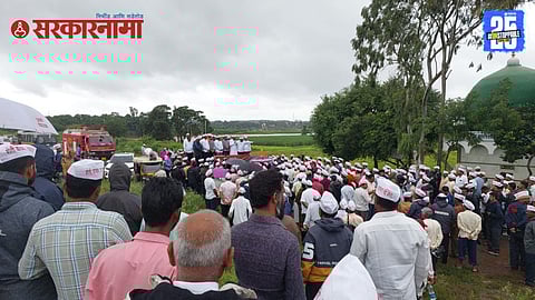 Farmers protesting against land acquisition for the proposed Nagpur-Goa Shaktipeeth Expressway