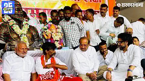 State government delegation comprising Radhakrishna Vikhe Patil, Shivendraraje Bhosale and other members meets Manoj Jarange Patil