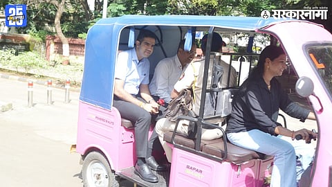 Nashik Collector Jalaj Sharma travels from his residence to the district office in a Pink E-Rickshaw driven by a woman beneficiary.