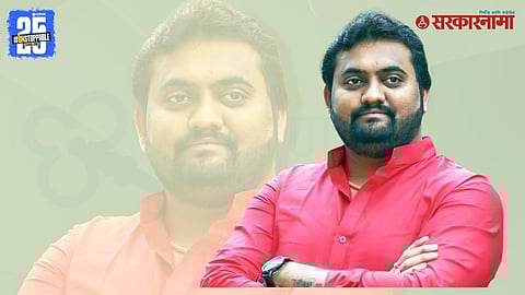 Rebel BJP leader Mukesh Shahane addressing supporters after receiving backing from Shiv Sena UBT and MNS leaders ahead of Nashik civic polls.