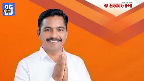 Deputy President Dinesh Bharadia with municipal officials and members after his unopposed selection in Ambajogai Municipality during the first general body meeting.