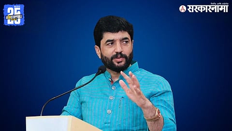 Union Minister of State Murlidhar Mohol interacting with journalists at Pune Shramik Patrakar Sangh while addressing action against illegal flex banners in the city.