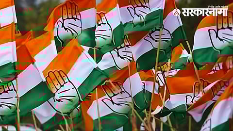 Congress corporators discussing the Chandrapur Municipal Corporation standing committee dispute after Rajesh Adur received a show-cause notice from the party leadership.