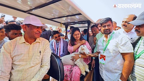 Minister Pankaja Munde inaugurates Mahapashudhan Expo in Parli