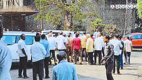 Tension escalates at Bhogawati Sugar Factory in Kolhapur as two directors clash during a board meeting amid Zilla Parishad political controversy.