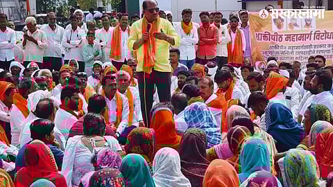 Shiv Sena (UBT) MP Sanjay Jadhav leads farmers during Shaktipith Highway protest at Singanapur Phata, where police later registered FIR against agitators.