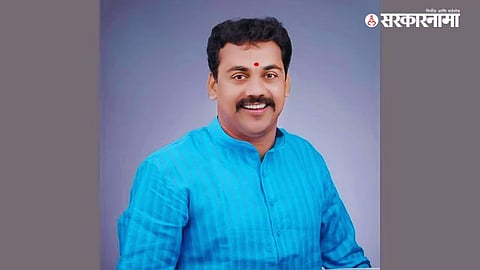 MLA Raju Navghare announcing approval of Siddheshwar Lift Irrigation Scheme for Vasmat constituency, benefiting 40 villages and 4,000 hectares in Hingoli district.