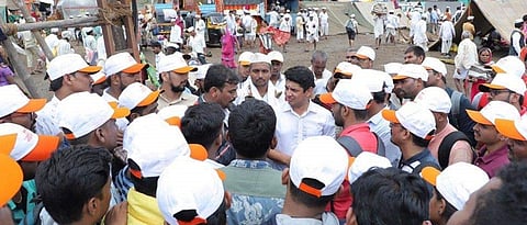 संत ज्ञानेश्वर माऊलींच्या पालखी सोहळ्यातील तरुणाईशी सत्यजीत तांबे यांनी साधला संवाद