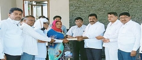 Mla Suresh Dhas Help to poor woman news beed