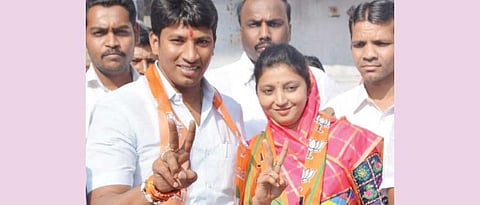 सुवेंद्र- दिप्ती गांधींना 'विशाल गणपती' पावला!