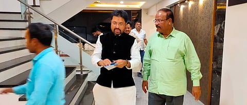 Arjun Khotkar Trying to Convience Abdul Sattar