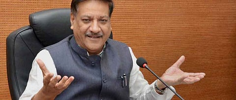 पवार हे कठोर परिश्रम करणारे व प्रचंड जनसंपर्क असलेले नेते - पृथ्वीराज चव्हाण