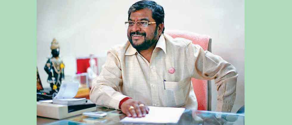 माजी खासदार राजू शेट्टी मुलगा सौरभसह रमले शिवारात