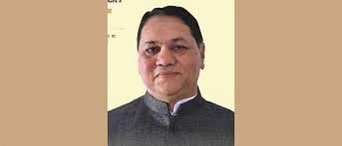 एसटी बसही सोडू न शकणाऱ्यांनी विमानतळाची बतावणी करू : वळसे पाटलांची टीका