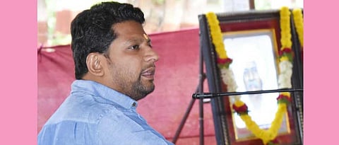 खासदार सुजय विखे आणि सदाशिव लोखंडे यांना निवडणूक आयोगाची तंबी