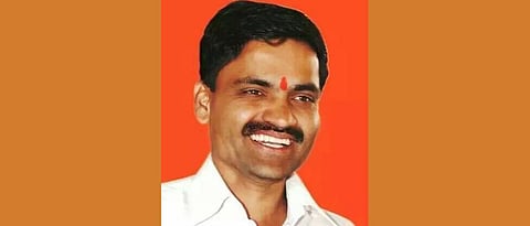 निलेश लंकेंनी हातावर `घड्याळ` बांधलं...जयंत पाटलांनी स्वागत केलं...