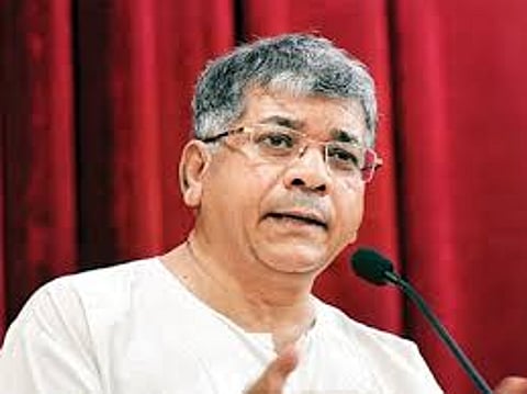 आरक्षणावरुन ओबीसी-मराठा झुंज का लावता ? - प्रकाश आंबेडकर