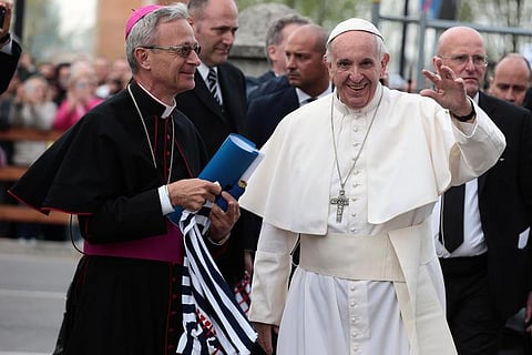 Pope Francis with Carpi archbishop Francesco Cavina at San Giacomo Roncole, a part of Mirandola (Modena), Italy, 02 April 2017.
ANSA/ SERENA CAMPANINI