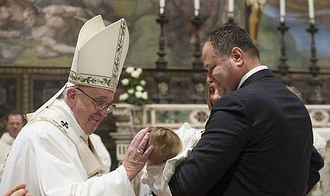 മാര്പാപ്പ 34 കുഞ്ഞുങ്ങള്ക്കു  ജ്ഞാനസ്നാനം നല്കി