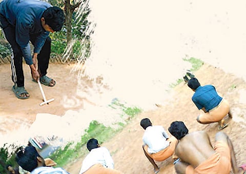 കുറ്റിയും കോലും