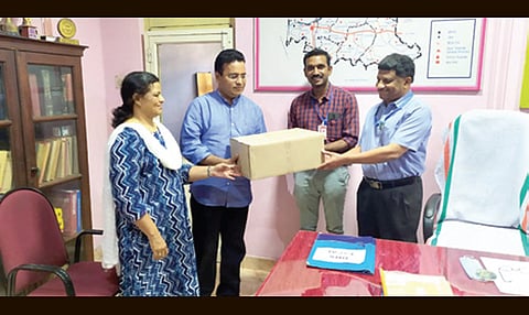 ആരോഗ്യ പ്രവര്ത്തകര്ക്കായി പേഴ്സണല് പ്രൊട്ടക്റ്റീവ് എക്യുപ്മെന്റ് കിറ്റ്