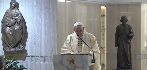 കോവിഡ്: മരണപ്പെട്ട വൈദികര്ക്കും ഡോക്ടര്മാര്ക്കും മാര്പാപ്പയുടെ പ്രത്യേക പ്രാര്ത്ഥന