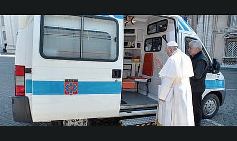 റോമിലെ പാവങ്ങള്ക്കു പാപ്പായുടെ ആംബുലന്സ്