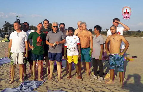 കാര്ഡിനലിന്റെ ഒഴിവുദിനം ഭവനരഹിതരുമൊത്തു ബീച്ചില്