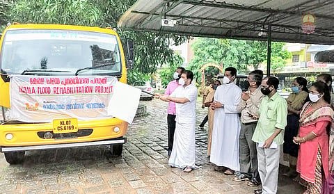 പ്ലാസ്റ്റിക്ക് ചാക്ക് ചലഞ്ച് : ചെല്ലാനത്തേക്ക് ആദ്യഘട്ടം ചാക്കുകളെത്തിച്ചു