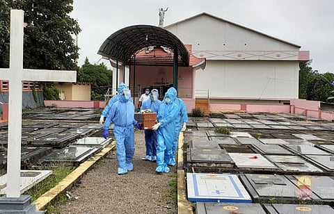 പാലാ രൂപതയില് കോവിഡ് ബാധിച്ച് മരിച്ച വ്യക്തിയുടെ മൃതസംസ്കാരം നടത്തി