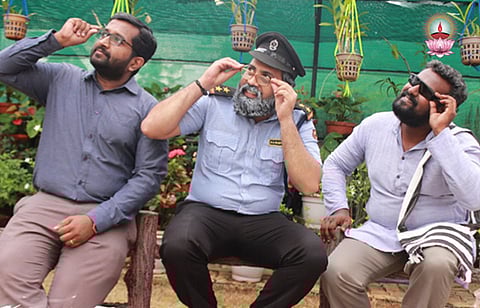 അവന് അവരോടു വെബ് സീരീസുകളിലൂടെ സംസാരിക്കുന്നു…