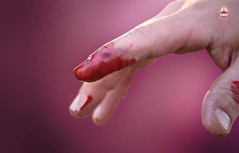 നിണമണിഞ്ഞ ചൂണ്ടുവിരല്…