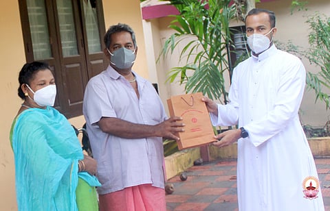 ഭിന്നശേഷിയുള്ളവര്ക്ക് അവശ്യമരുന്നുകള് വീടുകളില് എത്തിച്ചു നല്കി കോട്ടയം സോഷ്യല് സര്വ്വീസ് സൊസൈറ്റി