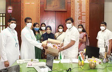 നഗരസഭാ കോവിഡ് ട്രീറ്റ്മെൻറ് സെന്ററുകൾക്ക് ഹൈജീൻ വസ്തുക്കളുമായി സഹൃദയ