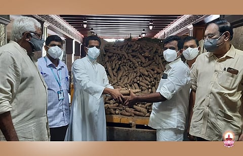 ജനകീയ അടുക്കളകളിൽ മധുരക്കനി പദ്ധതി വഴി രണ്ടര ടൺ കപ്പ നൽകി സഹൃദയ