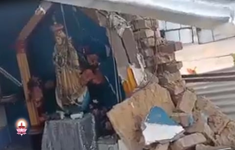 ദില്ലി അന്ധേരിമോഡിലുള്ള കത്തോലിക്കാ ദേവാലയം പൊളിച്ചു മാറ്റി: വിശുദ്ധ വസ്തുക്കള് വാരിയെറിഞ്ഞു; പ്രാര്ത്ഥനാ യജ്ഞവുമായി ഇടവകാംഗങ്ങളുടെ പ്രതിഷേധം തുടരുന്നു