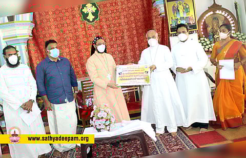 തയ്യല് മെഷീന് യൂണിറ്റുകളും കോവിഡ് പ്രതിരോധ കിറ്റുകളും വിതരണം ചെയ്തു