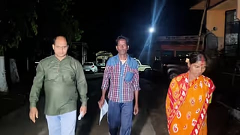 এজন কাঠমিস্ত্ৰীৰ পৰা বাইকেৰে অহা দুই দূৰ্বত্তই ১.৪৫ লাখ টকা কাঢ়ি লৈ উধাও