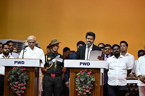 তামিলনাডুৰ মুখ্যমন্ত্ৰী হিচাপে শপত গ্ৰহণ কৰিলে অভিনেতা-ৰাজনীতিবিদ বিজয়ে