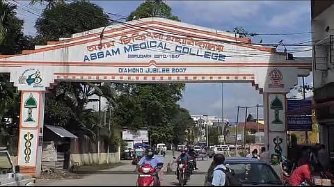 AMCH চৌহদত অবৈধ দোকানৰ বাঢ়নি; অস্বাস্থ্যকৰ পৰিবেশক লৈ জনস্বাস্থ্যৰ গভীৰ উদ্বেগ