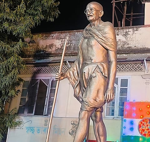 Assam: Life-size statue of Mahatma Gandhi unveiled in Dibrugarh town