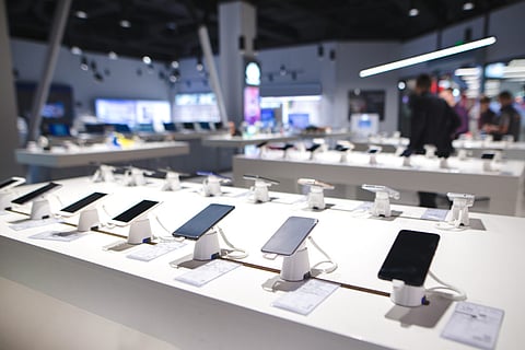 New Delhi: Government Slashes Import Duty on Mobile Phone Parts to 10% Ahead of Budget 2024