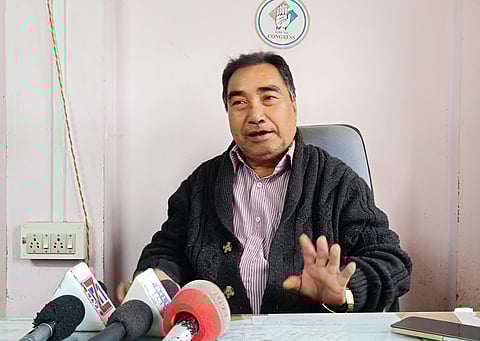 Assam: Dima Hasao Congress leaders
tender mass resignation on moral grounds