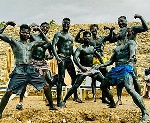 Bade Miyan Chote Miyan’ wraps up with song shoot, mud bath