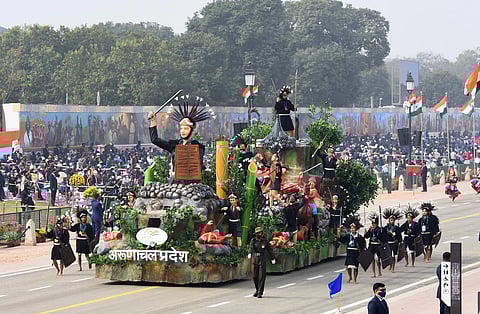 Arunachal Pradesh Information and Public Relations (IPR) secretary felicitates Republic-Day tableau artistes