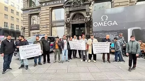 Afghan diaspora protests against Pakistan's aerial aggression