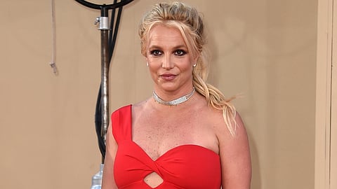 Britney Spears walks out of posh hotel barefoot after heated fight with boyfriend