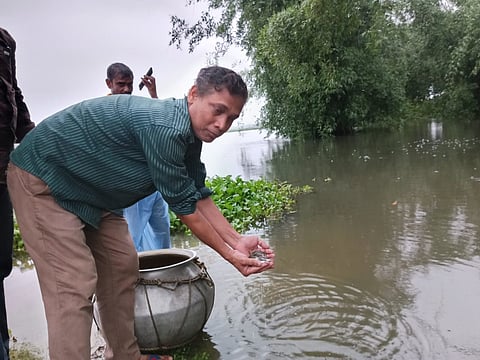 Aranya Suraksha Samiti Celebrates Foundation Day by Releasing Fingerlings in Hakama Beel