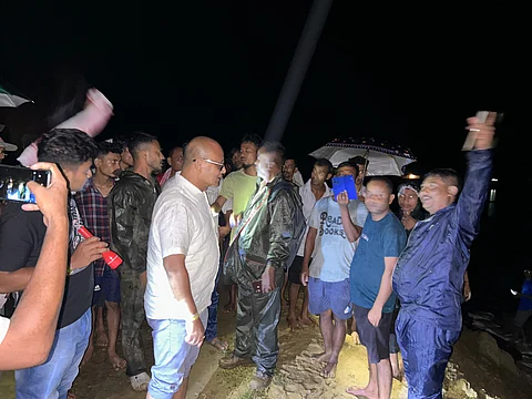 Thowra MLA Sushanta Borgohain inspects Desang river bank, Distributes flood relief in Koibarttadolani